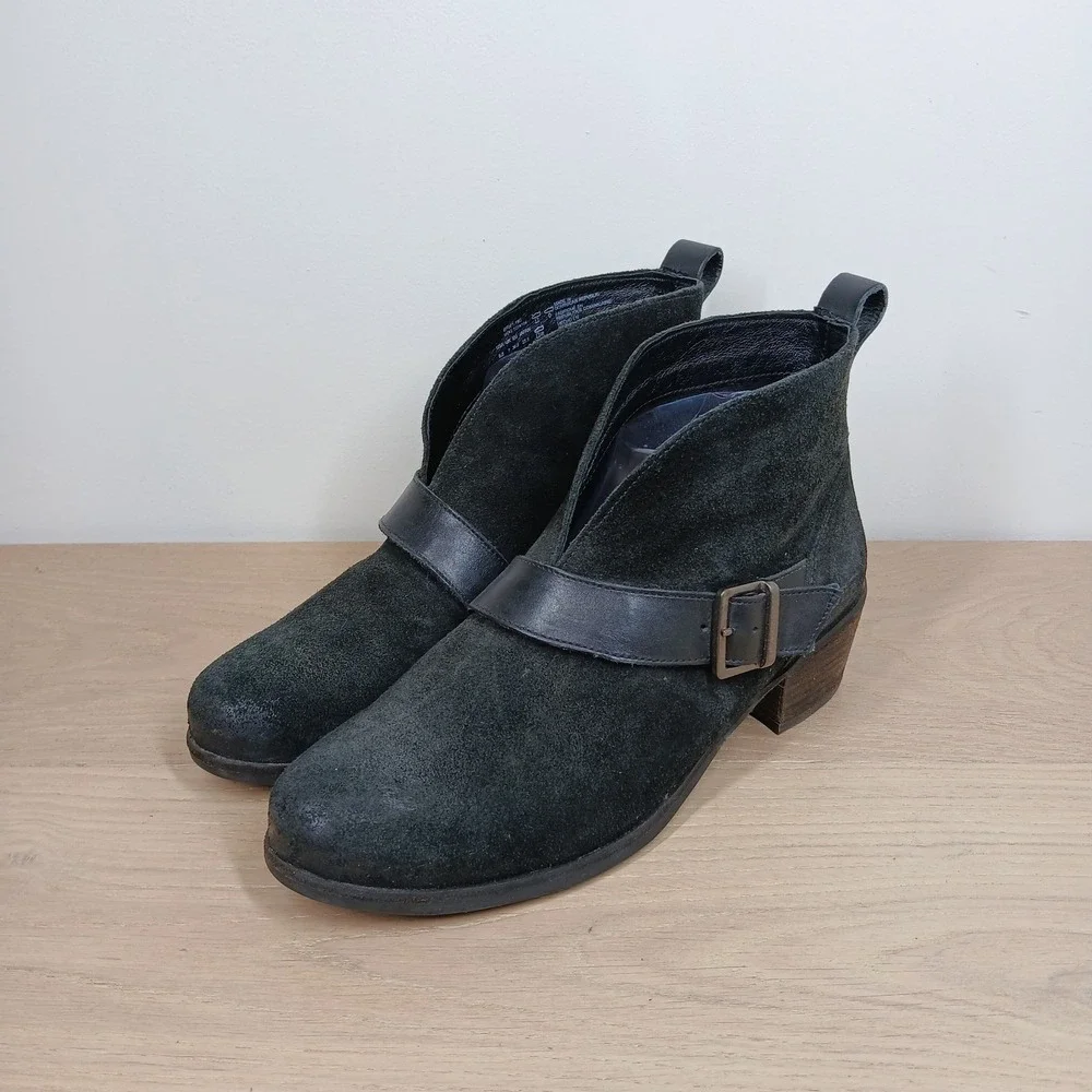 UGG Ankle Boots Womens 8.5 Black Suede Buckle Western Boho Moto Block Heel